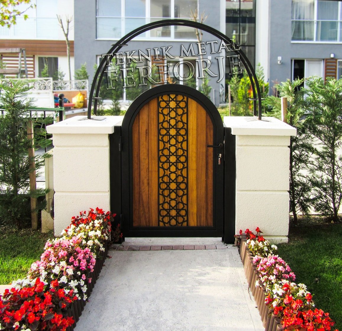 Ahşap Bahçe Giriş Kapısı Lazer Kesim Desenli